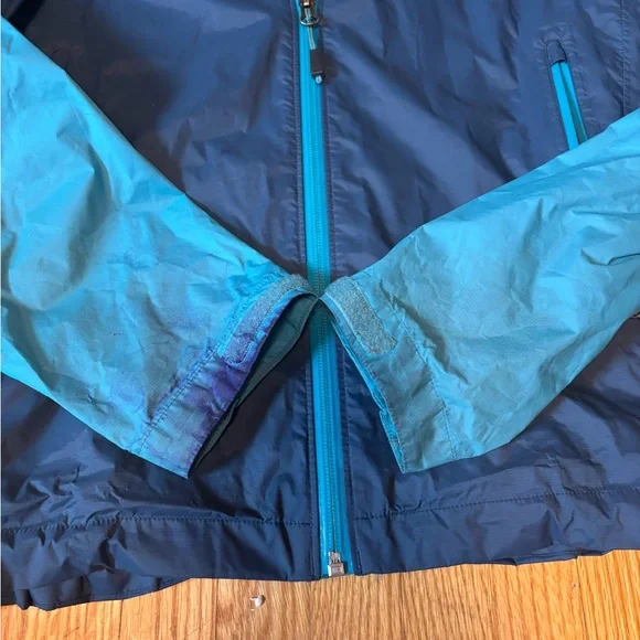 MEC rain jacket - Picture 2 of 4